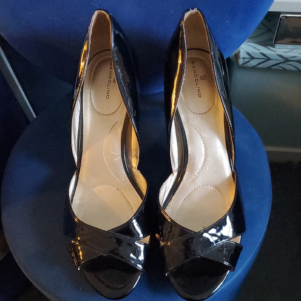 Bandolino Women's Glossy Black Peep Toe Heels